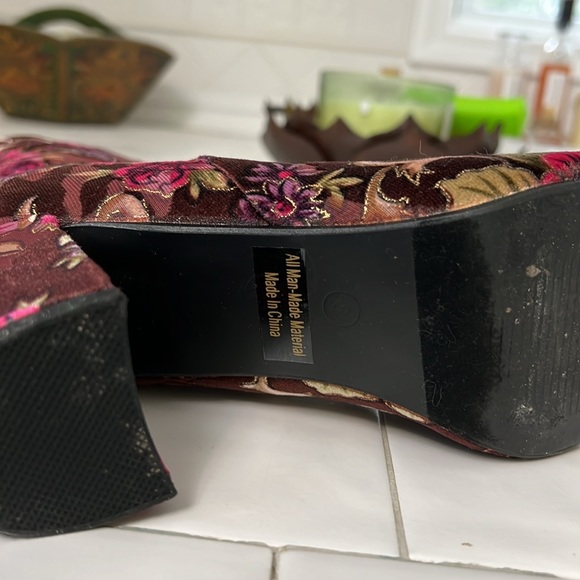 Pazzle Chunky Heel Brown Flowered Diva Boots - Picture 4 of 5